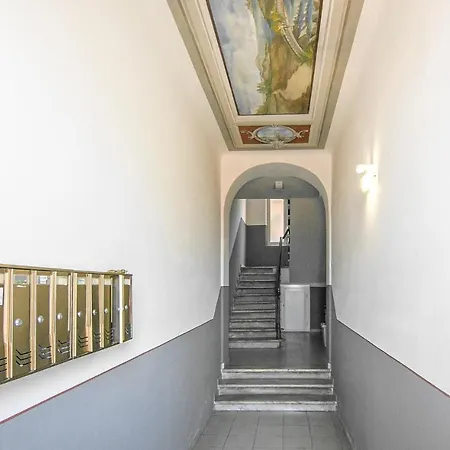 2 Bedroom Lovely In Apartment *