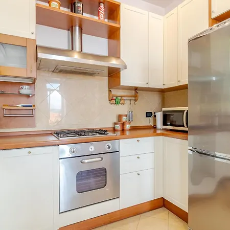2 Bedroom Lovely In * Le Grazie (Liguria)