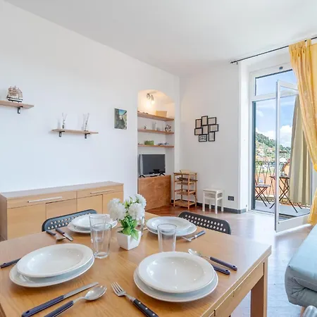 Apartment 2 Bedroom Lovely In *