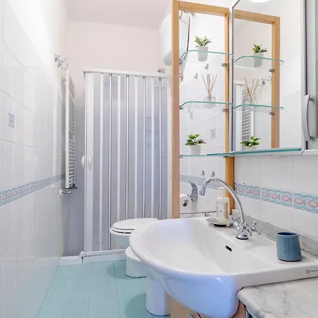 2 Bedroom Lovely In *